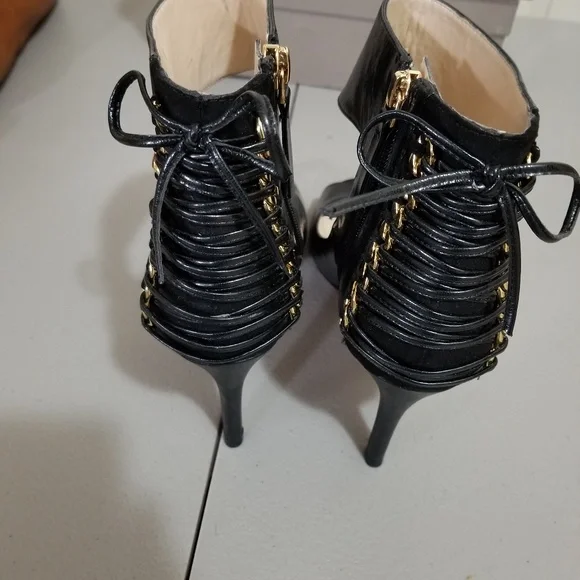 Beautiful Guess Sandal never worn - Picture 7 of 7